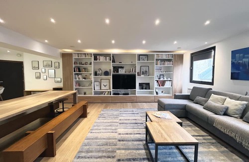 Quartier Sainte-Marguerite Apartamento | Urban Flat 166 - 4BDR Luxury Apartment in Center of Paris