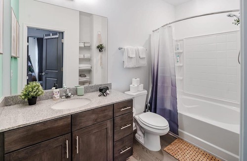 Avery Creek Apartamento | South Asheville Getaway Private Balcony Apt 2