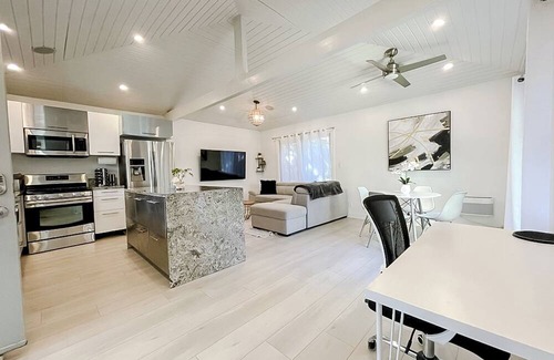 Park West Casa | Pristine 1BD/1BA Bungalow + Hot Tub