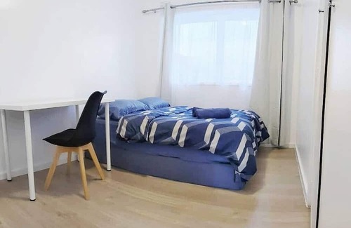 Oak Park Casa | {Promo!} Next to Train Station, FREE WIFI!