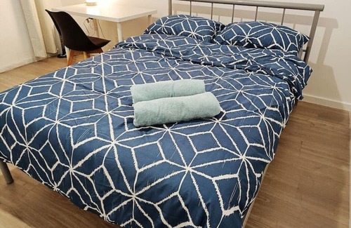 Oak Park Casa | {Promo!} Next to Train Station, FREE WIFI!