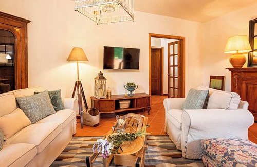 Panzano in Chianti Apartamento | Cozy Apartment in the Heart of Chianti (Free Parking + Terrace)