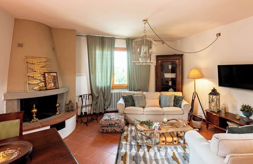 Panzano in Chianti Apartamento | Cozy Apartment in the Heart of Chianti (Free Parking + Terrace)