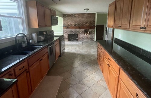 Northeast Virginia Beach Casa | Charming Farmhouse on a Lake! 10 minutes from Oceanfront