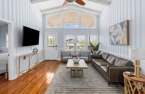 North Myrtle Beach Casa | On the water! 4 minute walk to Beach!