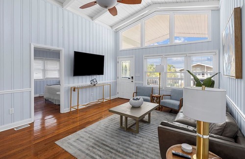 North Myrtle Beach Casa | On the water! 4 minute walk to Beach!