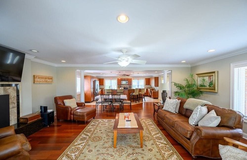 Socastee Casa | Private Dock w/ Hot Tub + King suite {Tiki Time}