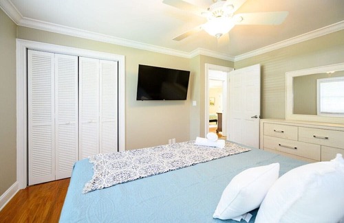 Socastee Casa | Private Dock w/ Hot Tub + King suite {Tiki Time}