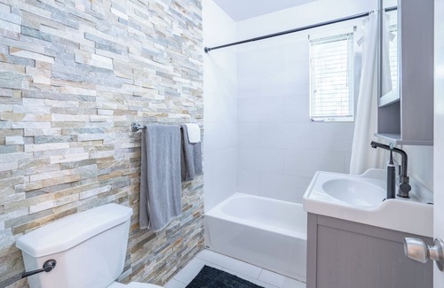 El Portal Casa | Escape to Paradise: VRBO Oasis in North Miami! ~ Pet Friendly