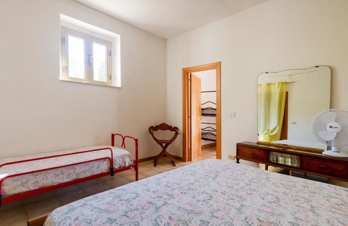 Mattinata Apartamento | Enjoy a magnificent view of the sea from this vacation apartment.