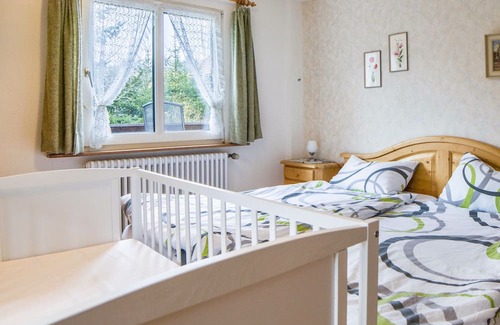 Hinterzarten Apartamento | Holiday Apartment 'Ferienwohnung Süd Gästehaus Lickert' with Mountain View, Terrace & Wi-Fi