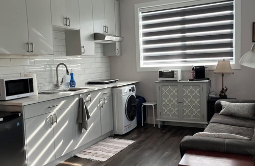 Mission Apartamento | Private studio suite, WiFi, washer dryer, clean, quality linens, & smart tv.