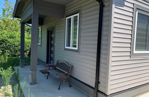 Mission Apartamento | Private studio suite, WiFi, washer dryer, clean, quality linens, & smart tv.