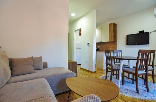 Becici Apartamento | Sea View Flat w Balcony 5 min to Beach in Budva