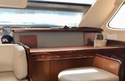Florida North Atlantic Coast Alquiler De Eote | Twin Spirit 48’ Power Catamaran surrounded by water!