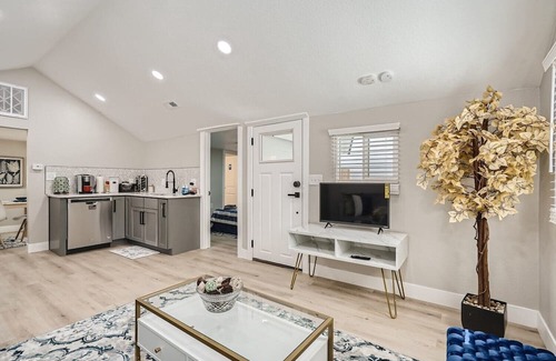 Kipling Casa | Updated Clean Retreat Next to Beautiful Creek and Trail