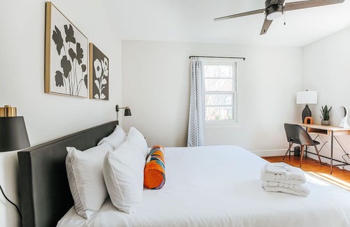 Lewis Mountain Casa | *NEW* Lewis Mtn Retreat: Walk to UVA & JPJ