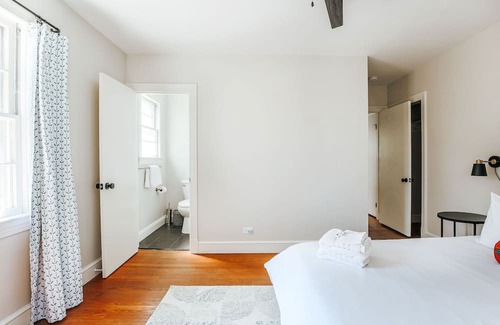 Lewis Mountain Casa | *NEW* Lewis Mtn Retreat: Walk to UVA & JPJ