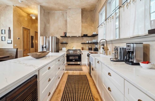 Faubourg Lafayette Casa | Bright Bohemian House w Heated Pool/Hot Tub