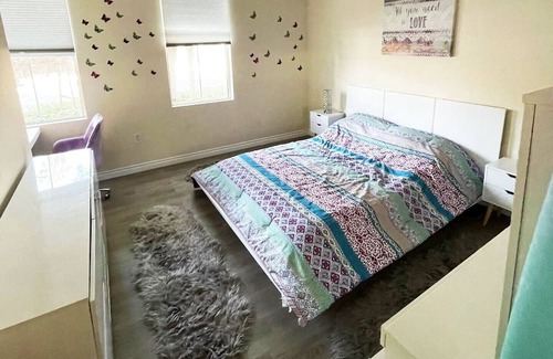Airport Area Condominio | Private room with private bathroom near UCI