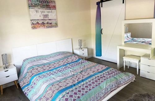 Airport Area Condominio | Private room with private bathroom near UCI