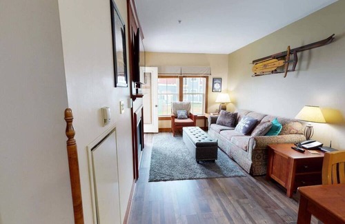 Snowshoe Condominio | Cozy Allegheny Condo Bike In/out from patio