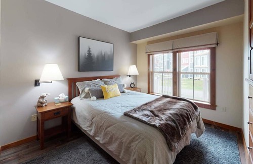 Snowshoe Condominio | Cozy Allegheny Condo Bike In/out from patio