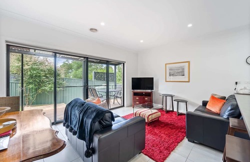 Bendigo Casa | Wattle Gem Townhouse with Free WiFi