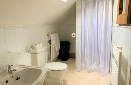Shepperton Casa | 3 bedroomed property ideally located close to London and top tourist attractions