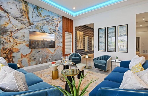 Reunion Casa | Modern Mansion with Themed Bedrooms at the Bear's Den