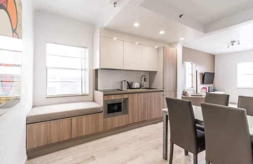 South Pointe Condominio | 3rd/Ocean Walk Out to Pool/ Beach