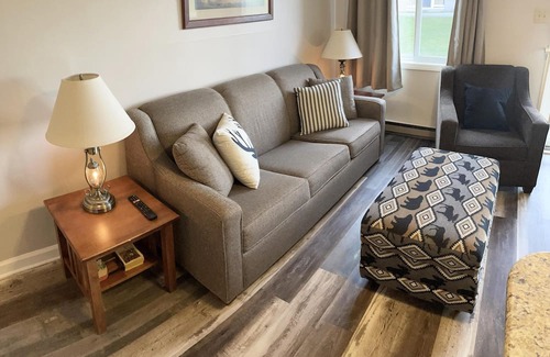 Snowshoe Condominio | ML 104 – Delightful Ski-In/Out 2BR, Slope View, Deck, A/C