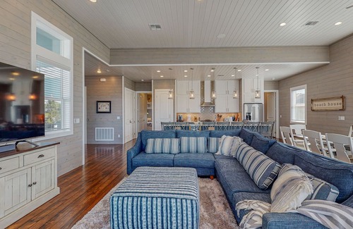 Port Aransas Casa | KD671 Luxurious Home with Private Heated Pool and Oasis, Partial Gulf Views and Golf Cart Included!