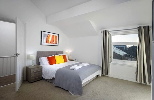 Lytham St. Anne's Casa | Lytham Place - Exceptionally spacious, central apartment in Lytham St Annes