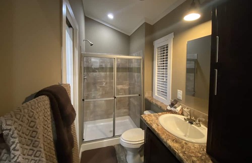 College Station Casa | New Tiny Home 3 Miles to Aggieland Campus!!!