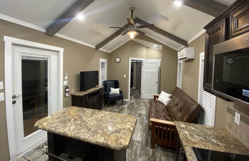 College Station Casa | New Tiny Home 3 Miles to Aggieland Campus!!!