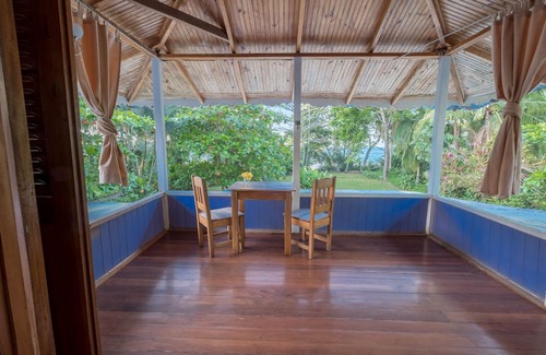 Puerto Viejo de Talamanca Casa | Beautiful Beachfront Property - Fiberoptic Internet
