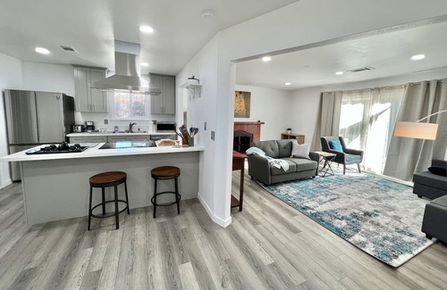 Thousand Oaks Condominio | Mountain View Home 4B3B Unit Private Entrance