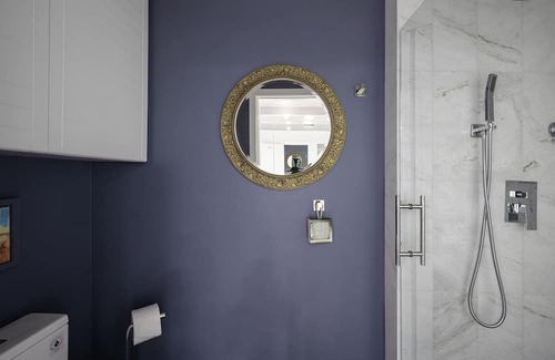 Airport Area Condominio | ELEGANT PRESTINE New Remodel. Ideal for one Adult