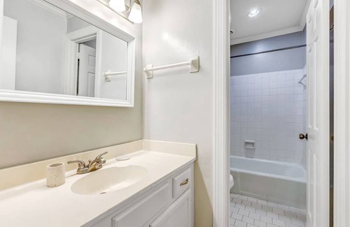 Green Hills Apartamento | Modern Apartment in Prime Location (ID9248)