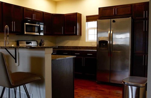 Des Moines Casa | Downtown 2BD 2.5BA townhouse w/free garage parking