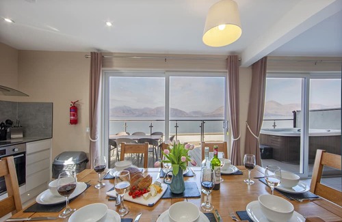 Kentallen Cabaña | Beach House 2 with Hot Tub - sleeps 8 guests in 4 bedrooms