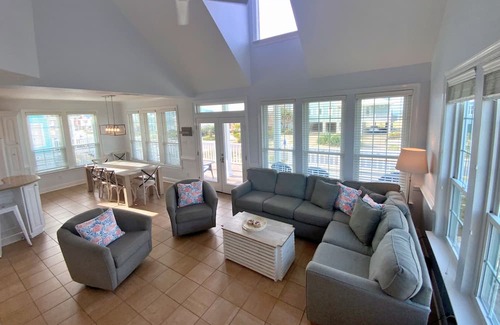 Morgantown Casa | Modern second tier home w/ great views and pet friendly