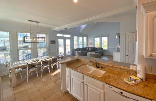 Morgantown Casa | Modern second tier home w/ great views and pet friendly