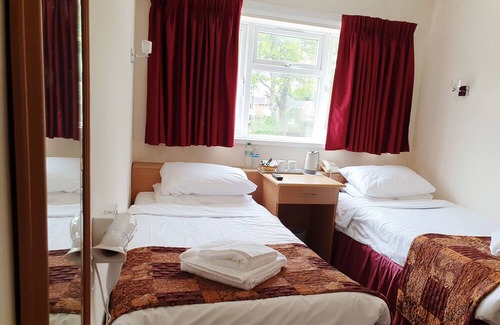 Marston Green Apartamento | Classic Twin Room - Royal Square Hotel - Birmingham Airport & NEC