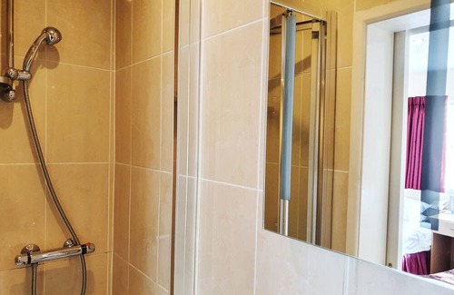 Marston Green Apartamento | Classic Twin Room - Royal Square Hotel - Birmingham Airport & NEC