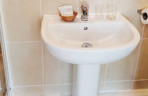 Marston Green Apartamento | Classic Twin Room - Royal Square Hotel - Birmingham Airport & NEC