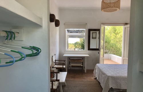 Es Cap de Barbaria Casa | Formentera. Room immersed in the woods with sea view.