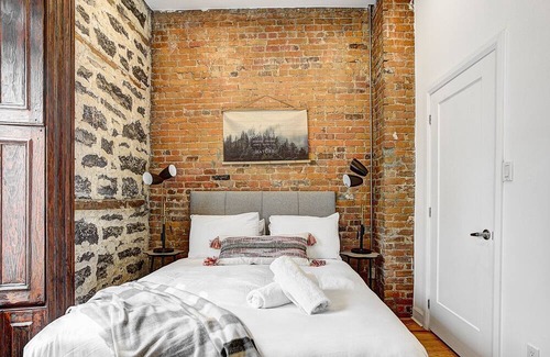 Quartier des Spectacles Apartamento | Pinterest featured-|Walk Everywhere| Heart of DT