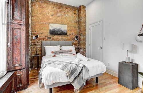Quartier des Spectacles Apartamento | Pinterest featured-|Walk Everywhere| Heart of DT